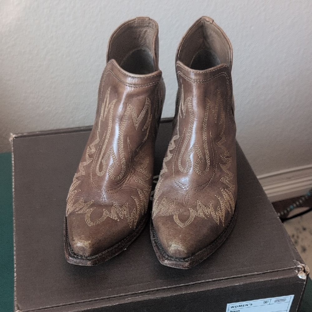 Ariat Women's Naturally Distressed Brown Dixon Boots